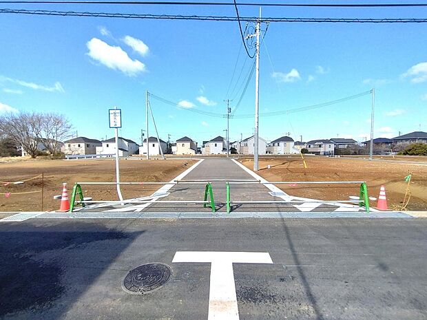 市道→分譲地内入口道路