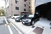 駐車場は裏側にあります