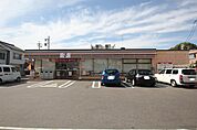 セブンイレブン名古屋牛田通店 38m