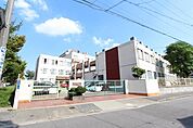 名古屋市立愛知小学校 561m