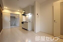 メゾン　アヴェニール 2階1LDKのリビング/ダイニング