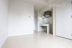 スクエア・アパートメント 8階ワンルームのリビング/ダイニング