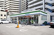 ファミリーマート千早店 196m