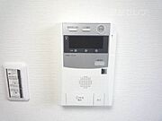 モニターフォンで事前に訪問者を確認できるので女性も安心♪