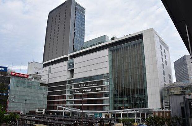横浜駅(JR東日本 東海道本線(上野東京ライン)) 徒歩10分。 790m