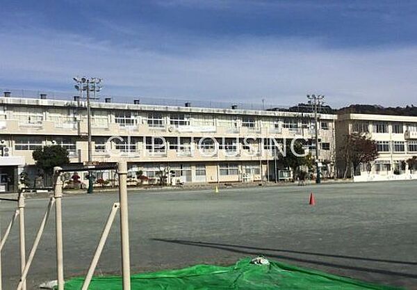 小田原市立国府津小学校 徒歩13分。 1020m