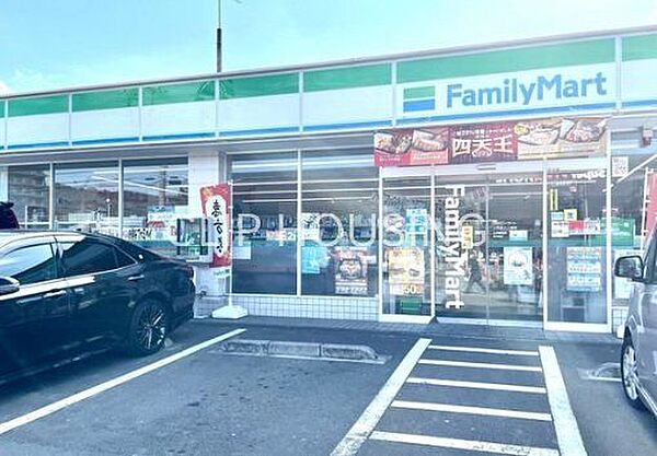 ファミリーマート小田原小八幡店 徒歩5分。 390m