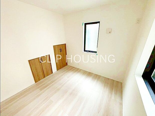 4.5帖の納戸は、季節物や趣味用品の収納に便利♪居室感覚でも使える、ゆとりあるスペースです!