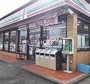 セブンイレブン茅ケ崎萩園中央店 徒歩9分。 690m