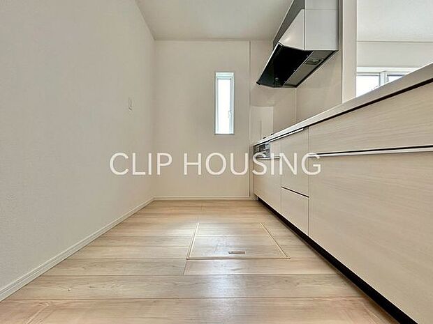 床下にも収納があるので収納に困らないキッチンです！