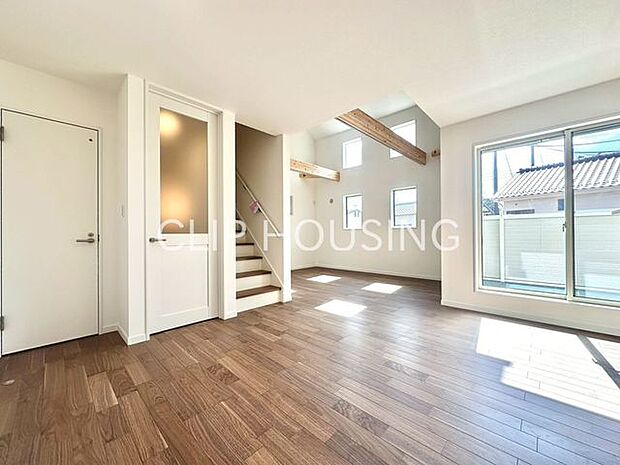 勾配天井で19.5帖の広々としたLDKです！