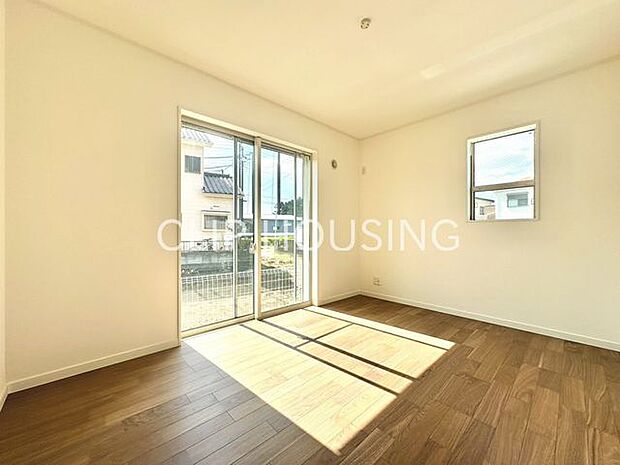 リビング一人ひとりの大切なプライベート空間。趣味・感性で個性的に飾って頂けるようシンプルに仕上げてあります。