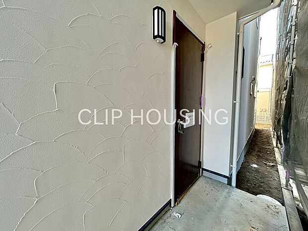 お客様をお迎えする玄関は落ち着いた雰囲気。帰り着くたびに洗練されたテイストです。