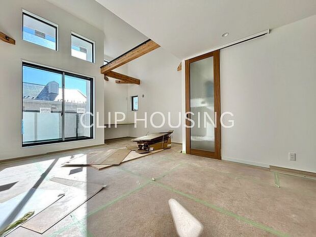 家族みんなが爽やかに健やかに過ごせるように、溢れる光をたっぷり取り込んだリビングダイニング。