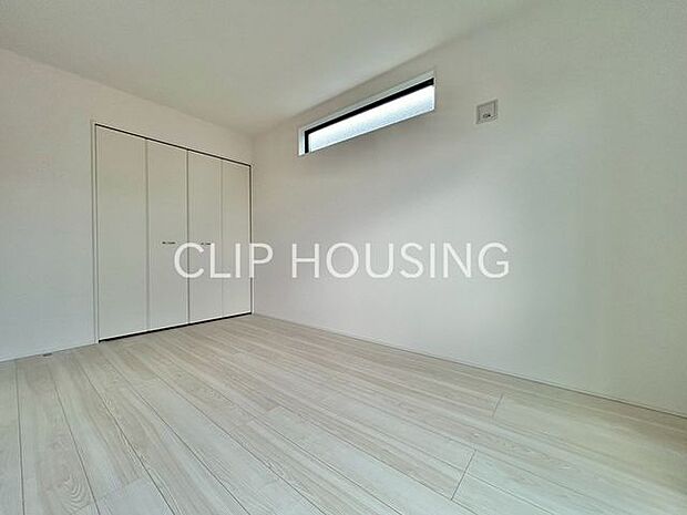 ウォークインクローゼット付きの寝室はお部屋に物を置かない生活をお手伝いいたします!