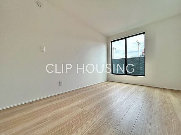 ウォークインクローゼット付きの寝室はお部屋に物を置かない生活をお手伝いいたします！