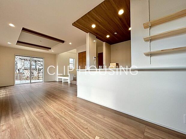 勾配天井・上部吹抜けの広々としたLDKです！