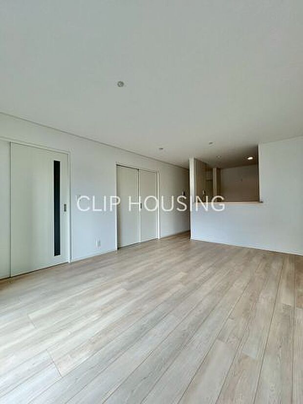 リビングで過ごす家族を眺めながらのお料理も可能です！