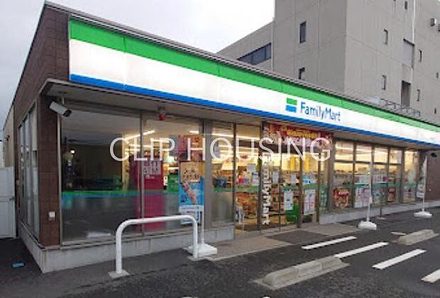 ファミリーマート平塚真土店 徒歩0分。 1m