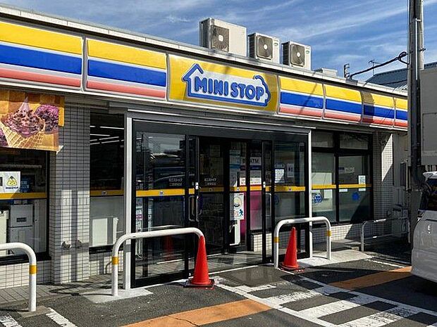 ミニストップ二宮駅前店 徒歩5分。 400m