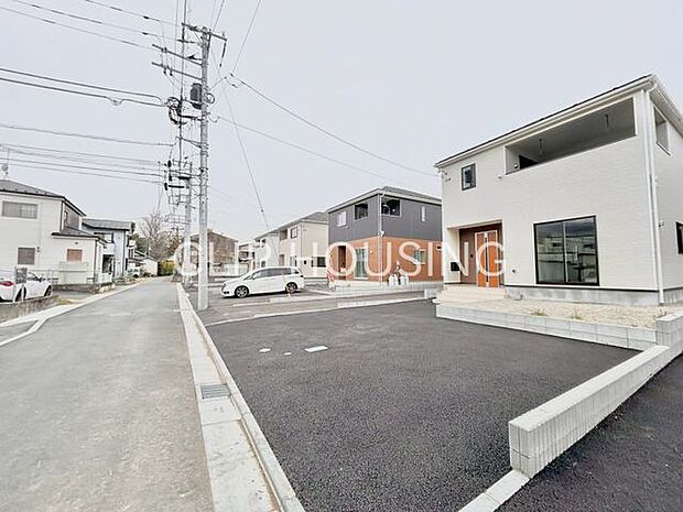閑静な住宅地ですので前面道路の交通量も少なく安全です。