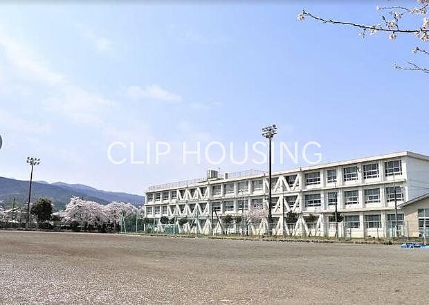 南足柄市立岡本中学校 徒歩27分。 2150m