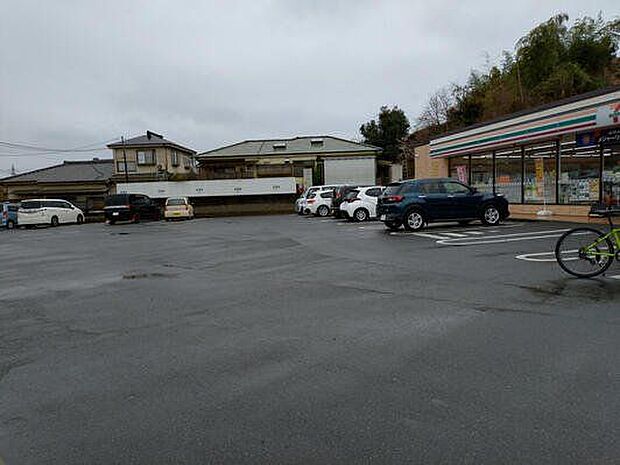 セブンイレブン中井町遠藤店 徒歩13分。 980m