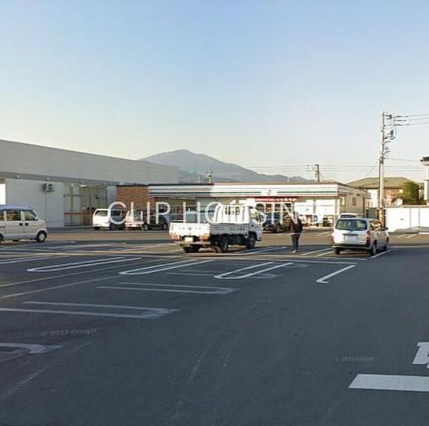 セブンイレブン平塚南金目店 徒歩4分。 280m