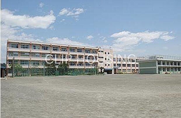 二宮町立二宮中学校 徒歩13分。 1010m