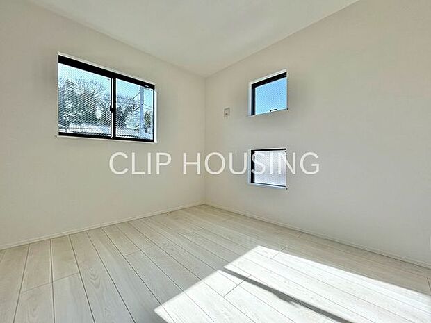 ウォークインクローゼット付きの寝室はお部屋に物を置かない生活をお手伝いいたします！