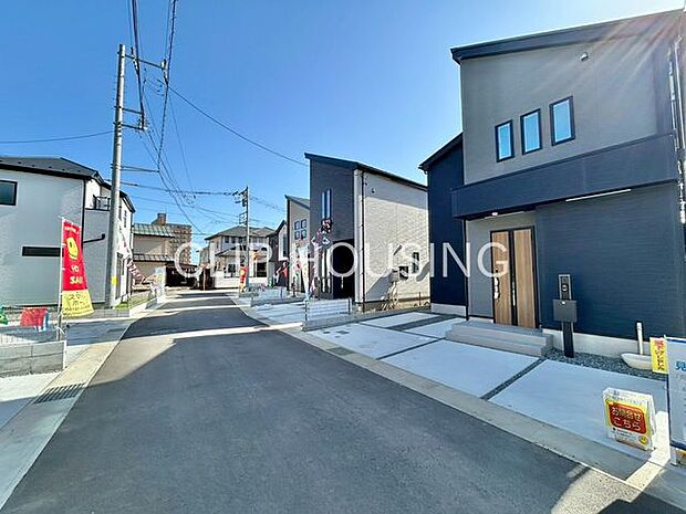 閑静な住宅地ですので前面道路の交通量も少なく安全です。