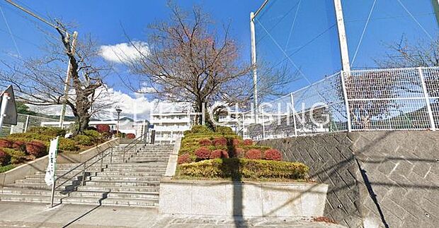 秦野市立東小学校 徒歩25分。 1930m