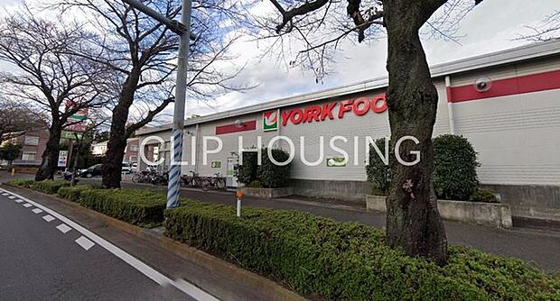 ヨークフーズ西大竹店 徒歩9分。 650m