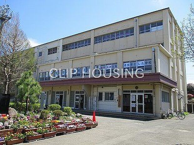 茅ヶ崎市立北陽中学校 徒歩7分。 510m