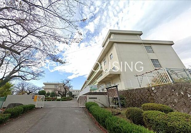 秦野市立北小学校 徒歩20分。 1600m