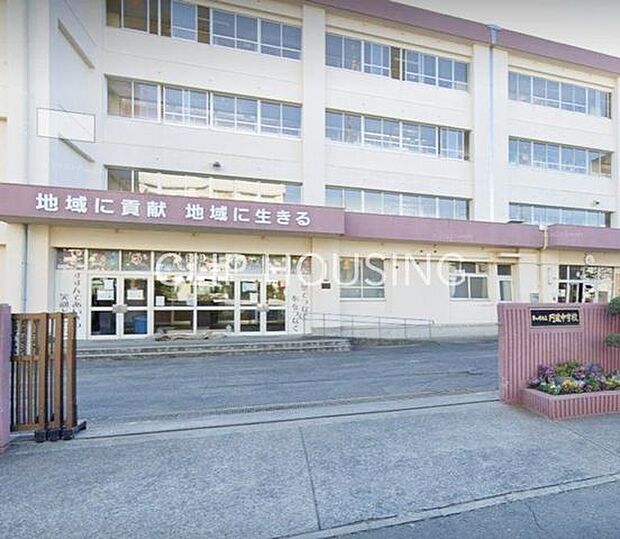 茅ヶ崎市立円蔵中学校 徒歩8分。 590m