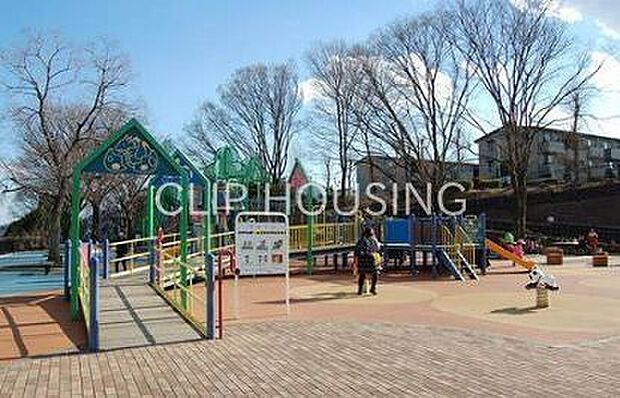 秦野中央こども公園 徒歩17分。 1300m