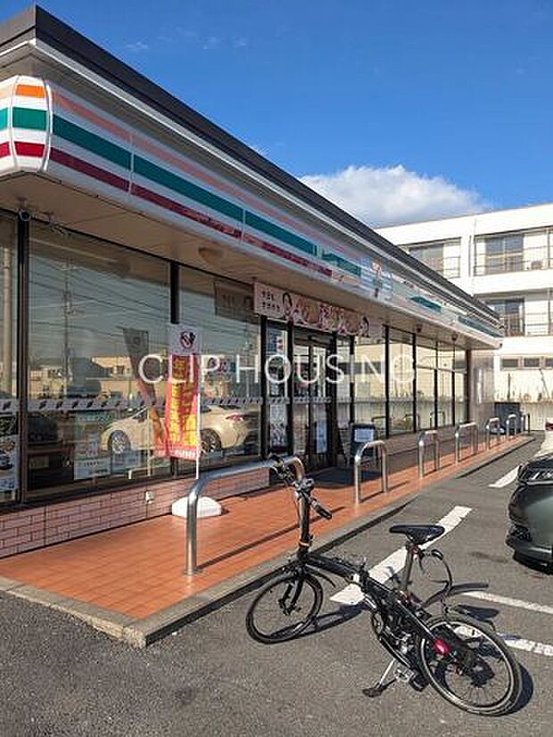 セブンイレブン秦野文化会館通り店 徒歩6分。 460m