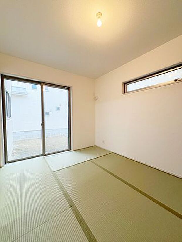 1部屋あると便利な和室!端のスペースにお仏壇も設置可能です。