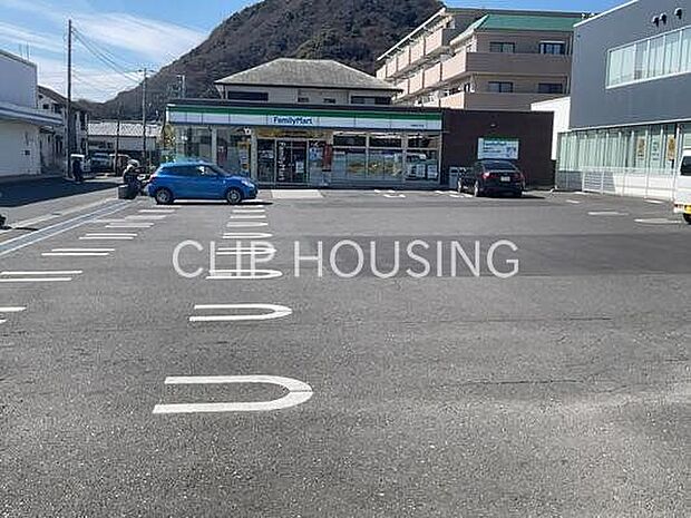 ファミリーマート平塚桜ケ丘店 徒歩7分。 490m