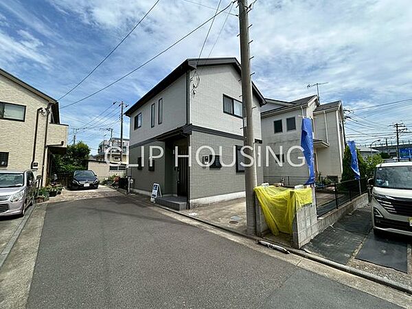 大通りから一本奥にございますので、前面道路も車通りが少なく、安心して駐車可能です。
