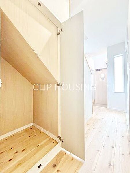 ウォークインクローゼット付きの寝室はお部屋に物を置かない生活をお手伝いいたします！