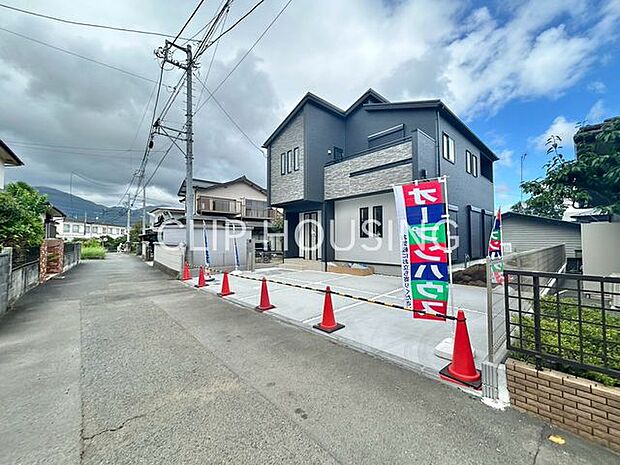 前面道路含む外観