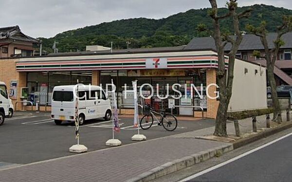 セブンイレブン平塚万田店 徒歩9分。 670m