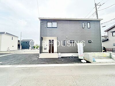 外観:シンプルモダンな外観が特徴。前面道路は車通りが少なく、子育てにも安心です。 外観:シンプルモダンな外観が特徴。前面道路は車通りが少なく、子育てにも安心です。