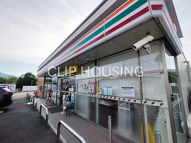 セブンイレブン大井町金子店 徒歩9分。 710m