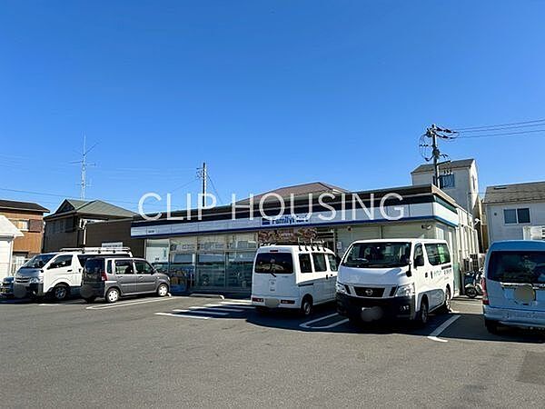 ファミリーマート鎌倉津店 徒歩12分。 910m