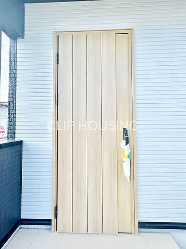 お客様をお迎えする玄関は落ち着いた雰囲気。帰り着くたびに洗練されたテイストです。