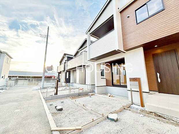 前面道路含む外観