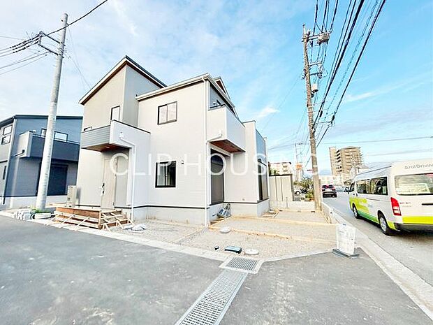 前面道路含む外観